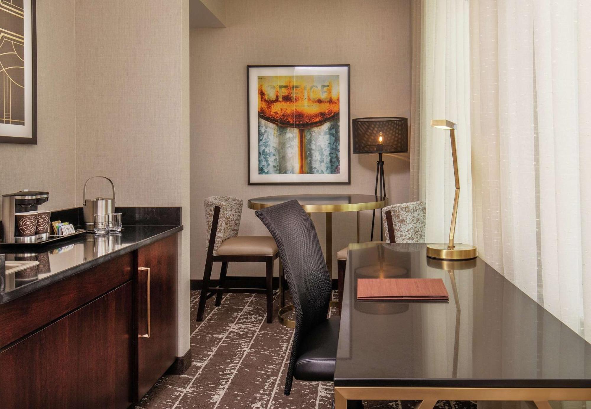 Doubletree By Hilton Youngstown Downtown Экстерьер фото